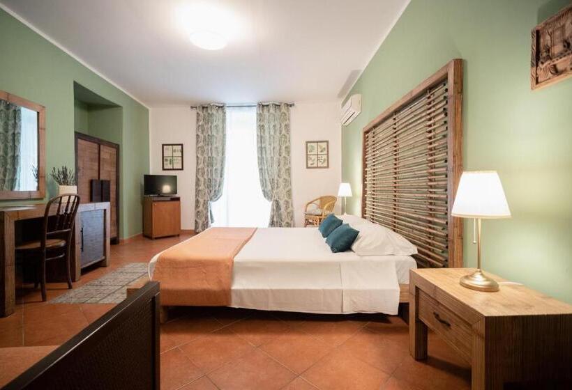 اتاق کلاسیک چهارنفره, Kalamarina Rooms