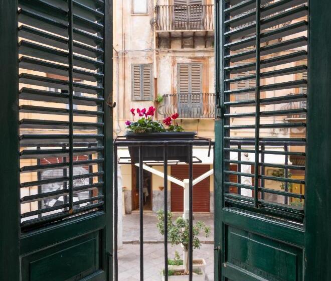اتاق کلاسیک چهارنفره, Kalamarina Rooms