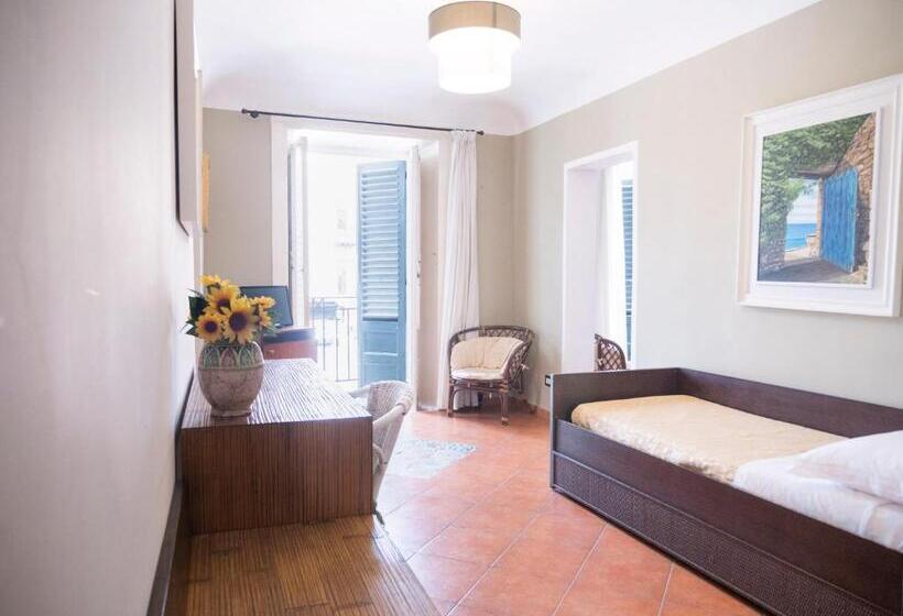 اتاق سوپریور چهار تخته, Kalamarina Rooms
