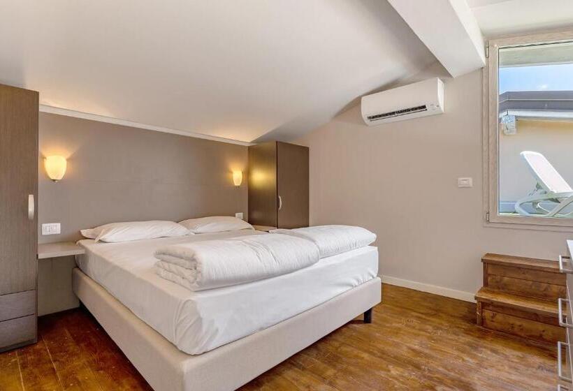 2 Bedrooms Apartment Lake View, La Chioma Di Berenice Garda Residence