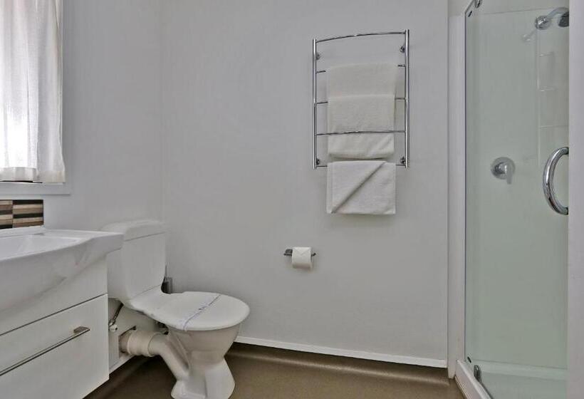 استودیوی استاندارد, Edgewater Motor Lodge