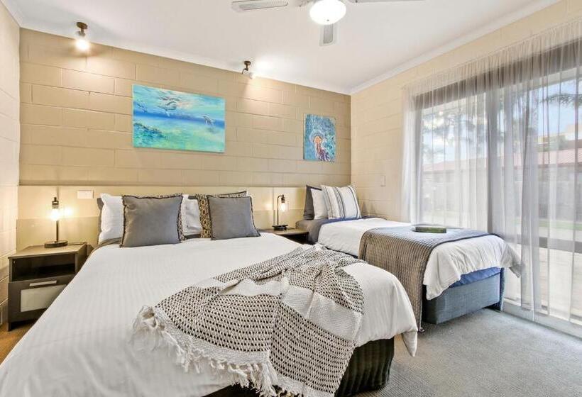 اتاق لوکس, Sandbar Motel