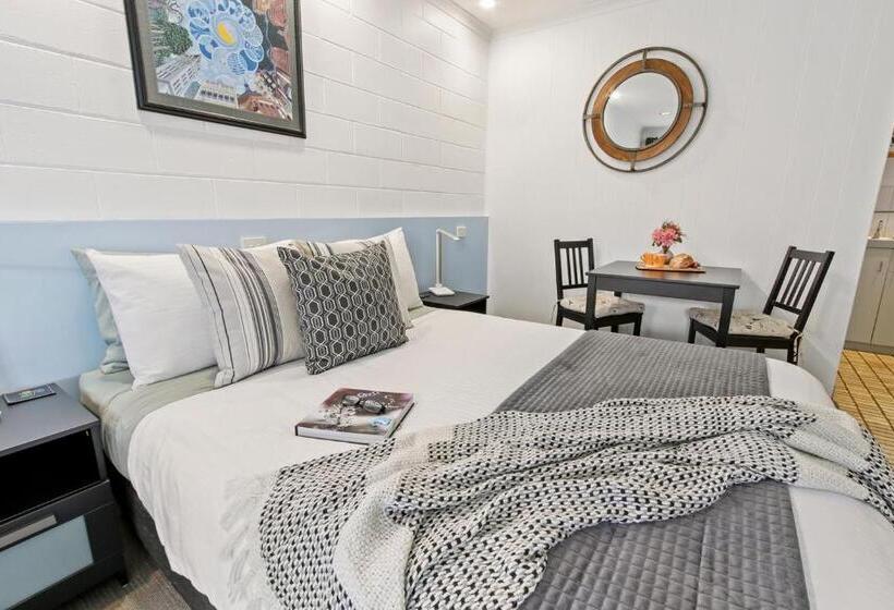 اتاق لوکس, Sandbar Motel