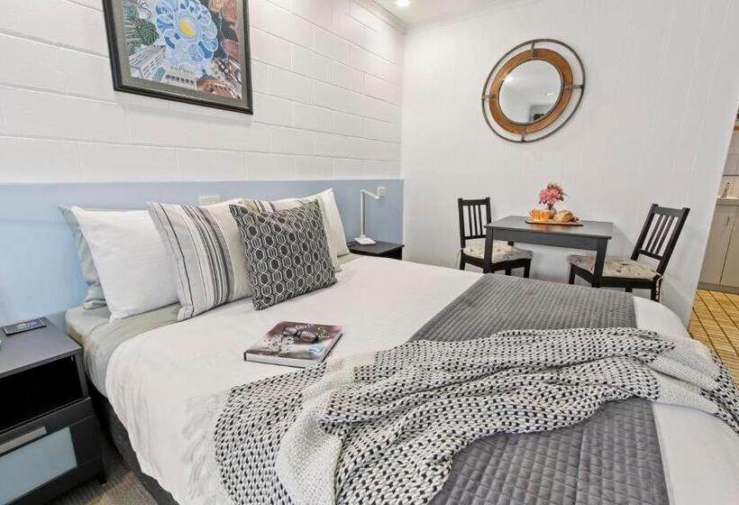 اتاق لوکس, Sandbar Motel