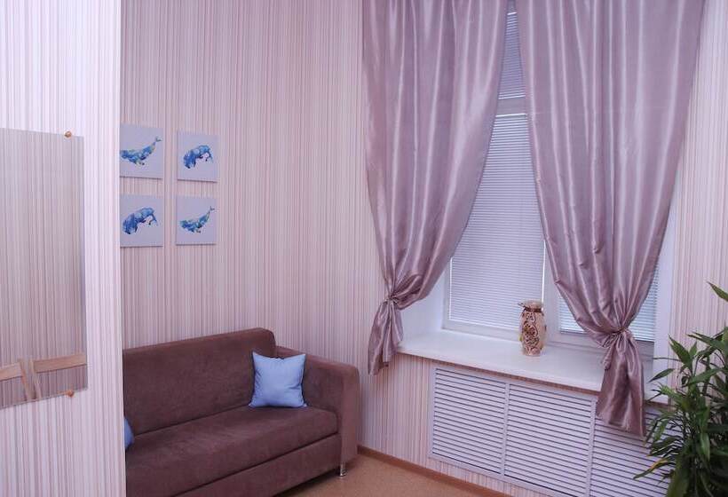 家庭间, Adres Hostel