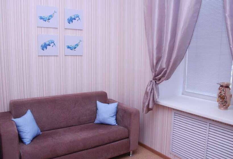 家庭间, Adres Hostel