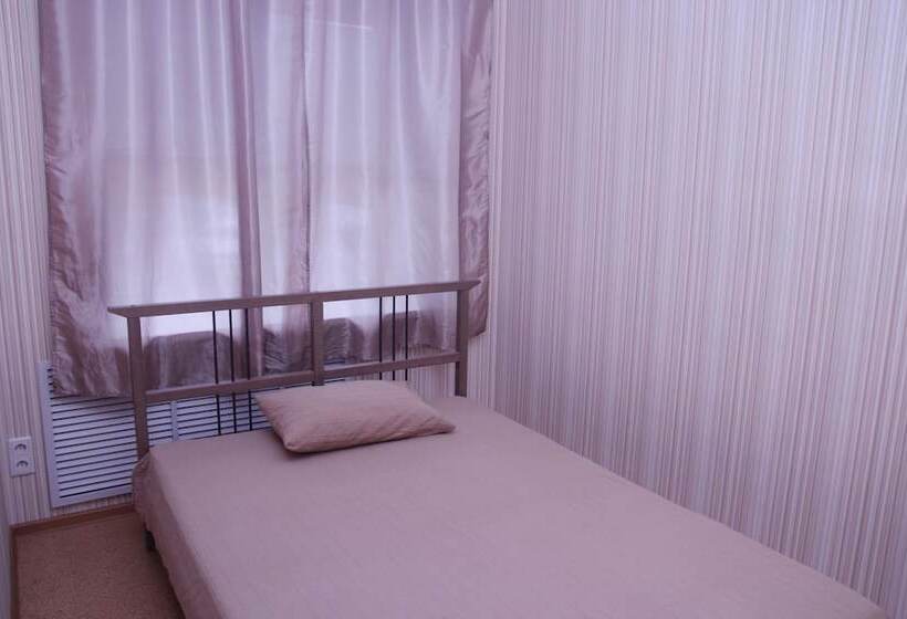 家庭间, Adres Hostel