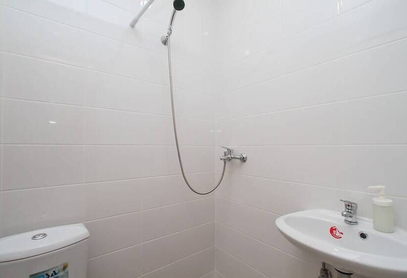 家庭间, Adres Hostel