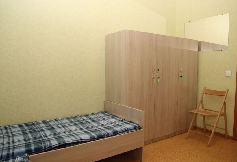 共用房间的床, Adres Hostel