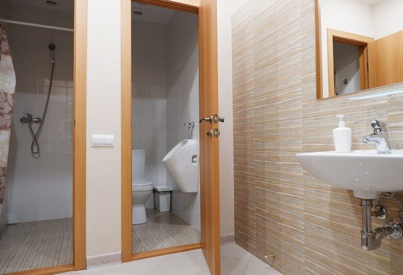 共用房间的床, Adres Hostel