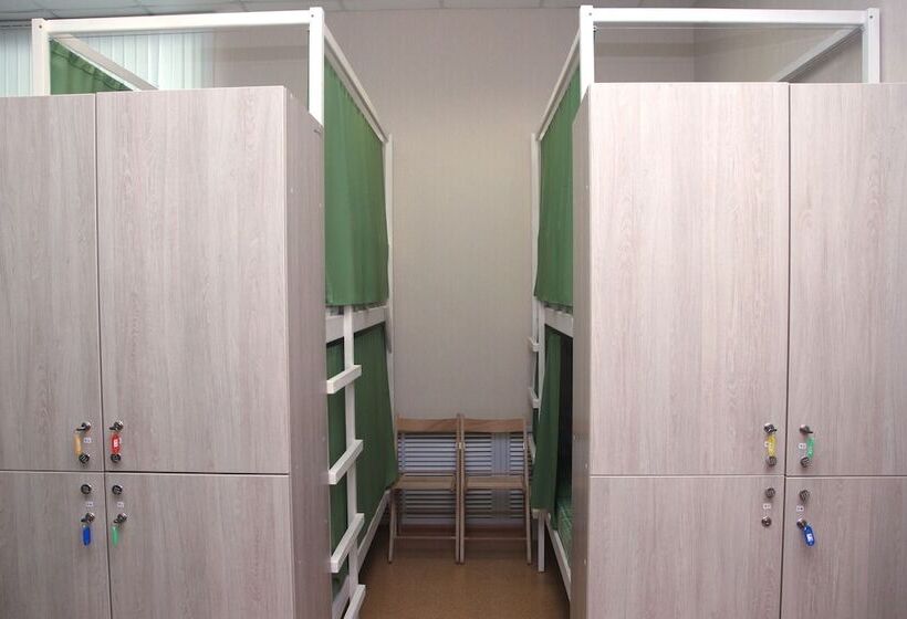 共用房间的床, Adres Hostel