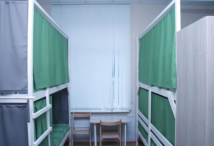 共用房间的床, Adres Hostel