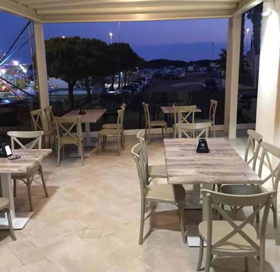 اتاق استاندارد چهار تخته با چشم‌انداز دریا, B&b Bella Costa   Lungomare Porto Cesareo