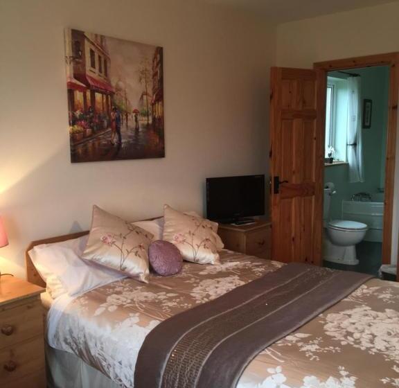 اتاق استاندارد سه نفره, Carrick House B&b