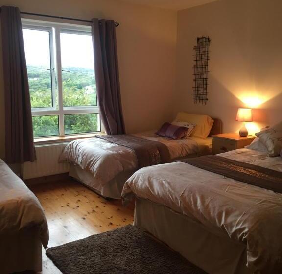 اتاق استاندارد سه نفره, Carrick House B&b