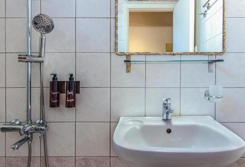 استودیو استاندارد با چشم‌انداز باغ, Kanso Rooms