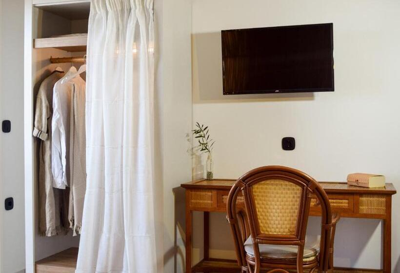 اتاق سوپریور با چشم‌انداز استخر, Kanso Rooms