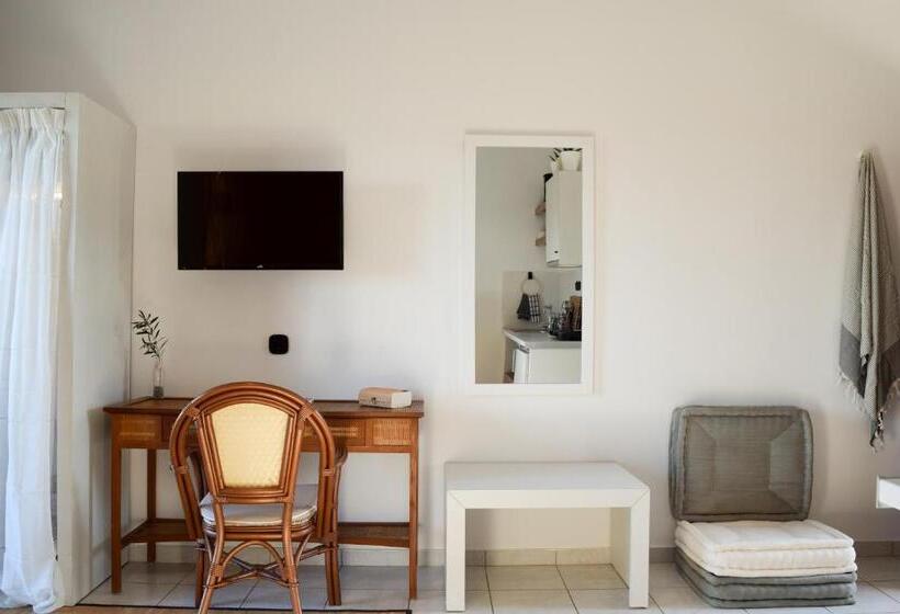 اتاق سوپریور با چشم‌انداز استخر, Kanso Rooms