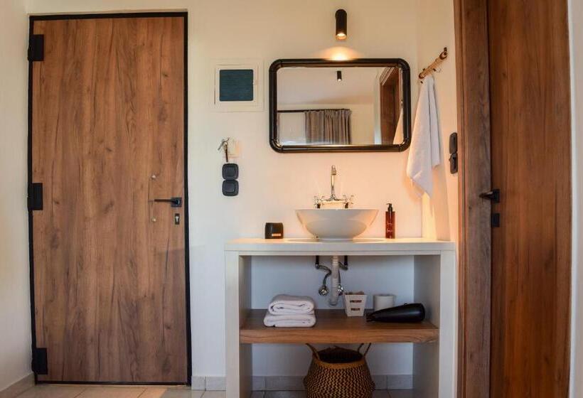 اتاق سوپریور با چشم‌انداز استخر, Kanso Rooms