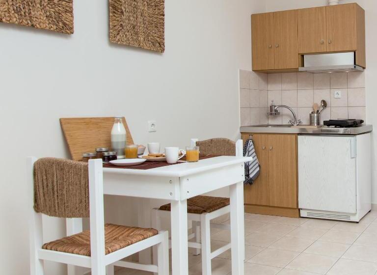 استودیو استاندارد با چشم‌انداز استخر, Kanso Rooms