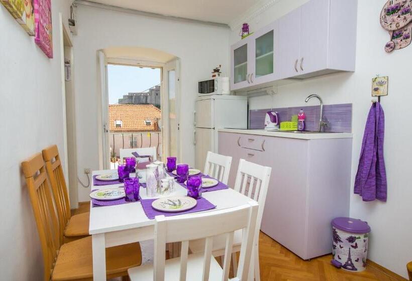 اتاق استاندارد با سرویس بهداشتی مشترک, Guest House Gugily