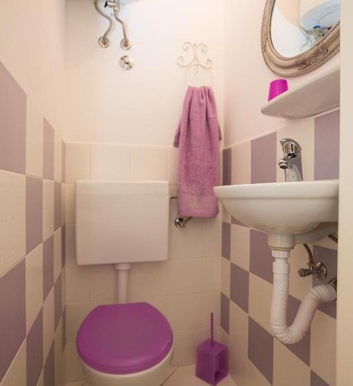 اتاق استاندارد با سرویس بهداشتی مشترک, Guest House Gugily