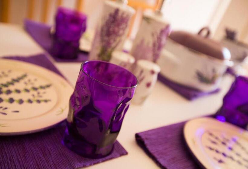 اتاق استاندارد سه تخته با سرویس بهداشتی مشترک, Guest House Gugily