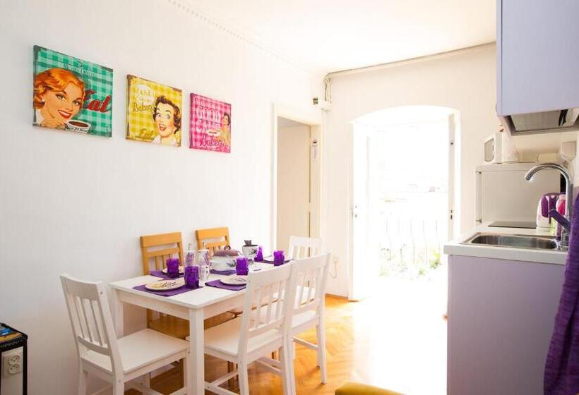 اتاق استاندارد سه تخته با سرویس بهداشتی مشترک, Guest House Gugily