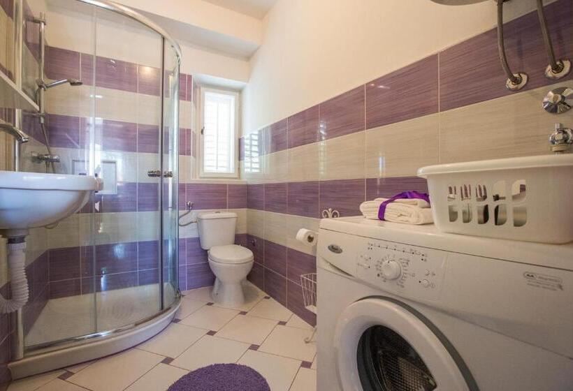 اتاق استاندارد یک تخته با سرویس بهداشتی مشترک, Guest House Gugily