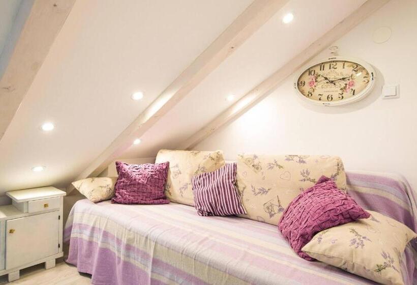 آپارتمان 3 خوابه با چشم‌انداز دریا, Guest House Gugily