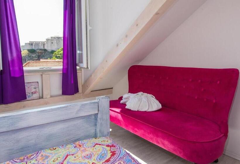 آپارتمان 3 خوابه با چشم‌انداز دریا, Guest House Gugily