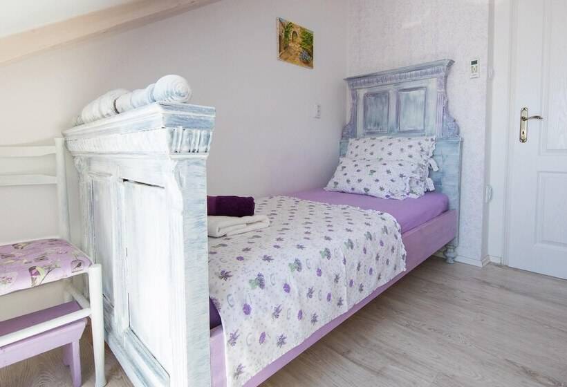 آپارتمان 3 خوابه با چشم‌انداز دریا, Guest House Gugily