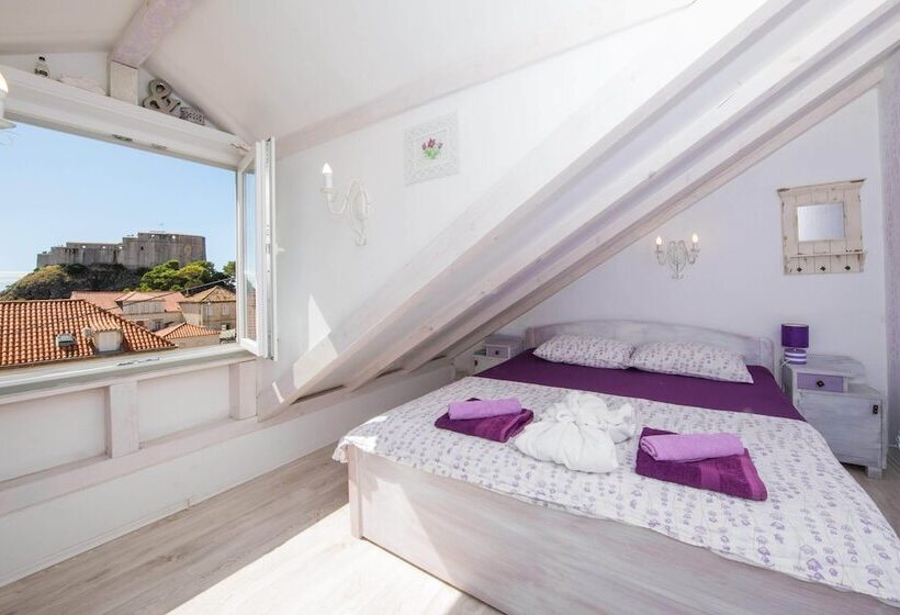 آپارتمان 3 خوابه با چشم‌انداز دریا, Guest House Gugily