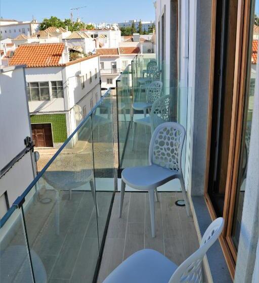 标准三人间, Authentic Tavira