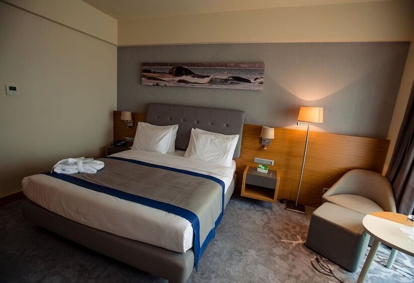 اتاق استاندارد با تخت دوبل برای معلولان, Holiday Inn   Aktau   Seaside, An Ihg