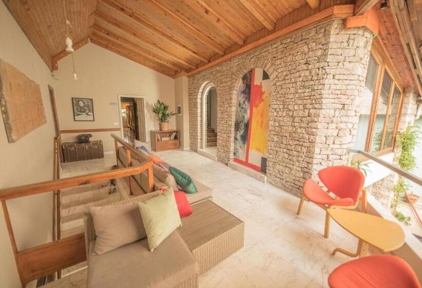 اتاق اکونومی, Mosaic Home