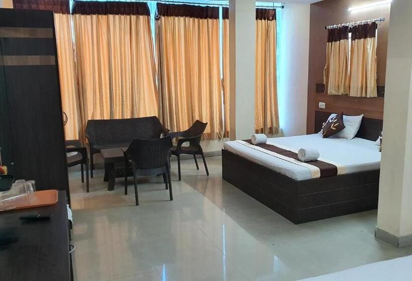 اتاق لوکس خانوادگی, S4 Residency