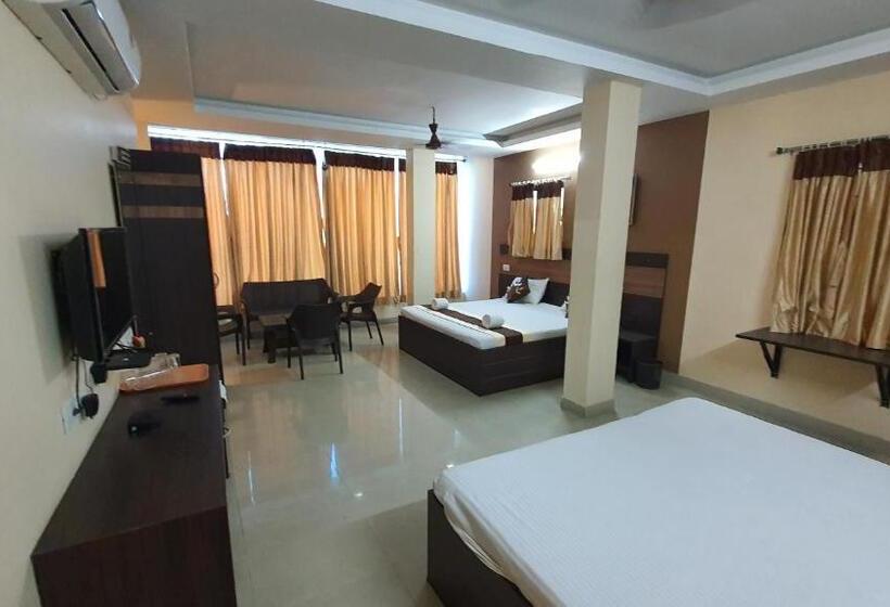 اتاق لوکس خانوادگی, S4 Residency