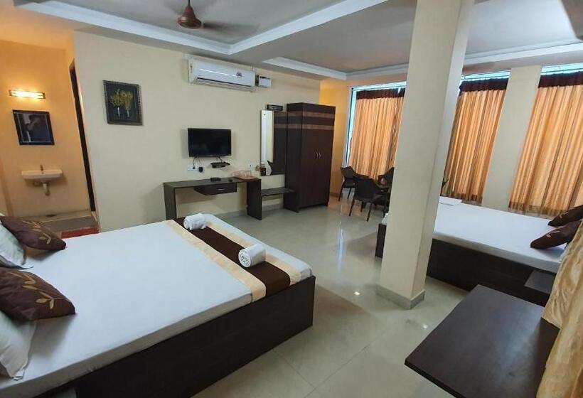 اتاق لوکس خانوادگی, S4 Residency