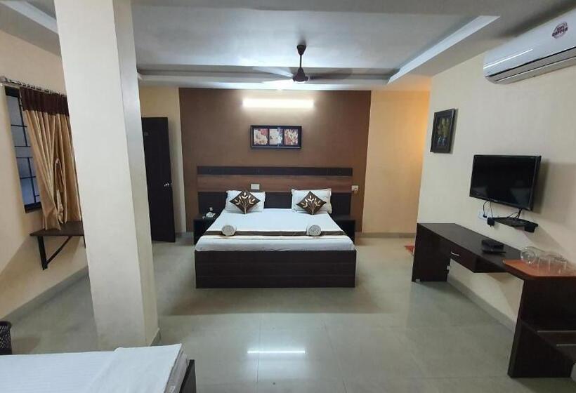 اتاق لوکس خانوادگی, S4 Residency