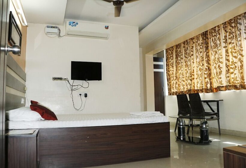اتاق لوکس, S4 Residency