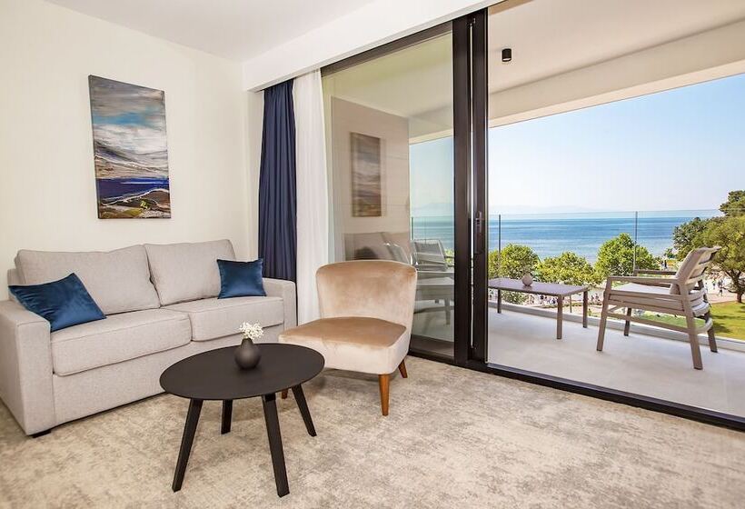 اتاق لوکس با چشم‌انداز دریا, Luxury Hotel Riva