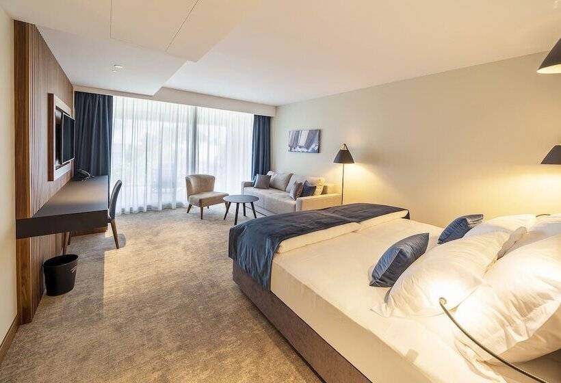 اتاق لوکس با بالکن و چشم‌انداز دریا, Luxury Hotel Riva