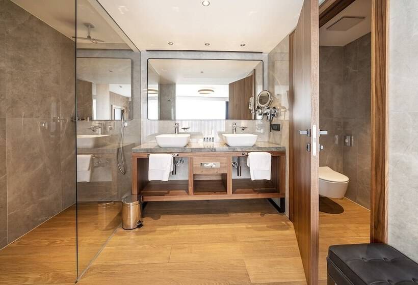 Deluxe Suite Sea View, Luxury Hotel Riva