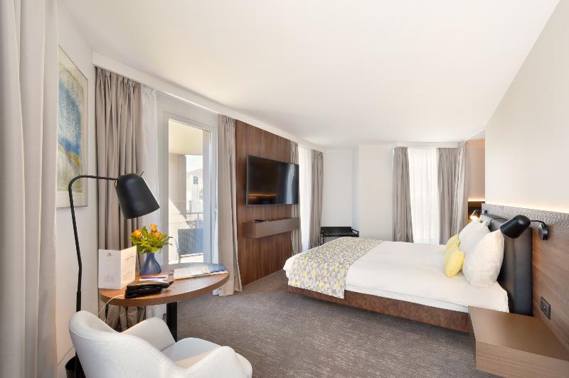 سوییت جونیور, Astra Vevey Hotel & Restaurant