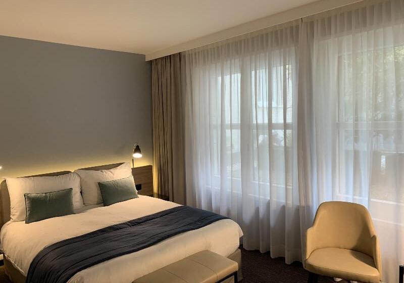 استودیوی استاندارد, Astra Vevey Hotel & Restaurant
