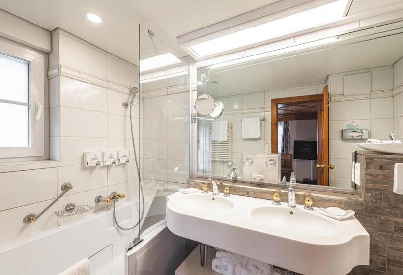 Deluxe Kamer met Kingsize Bed, Boutique Hotel Albana Real   Restaurants & Spa