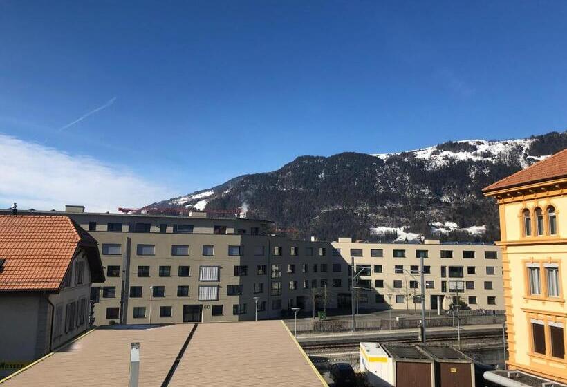 高级单人间, Crystal Interlaken