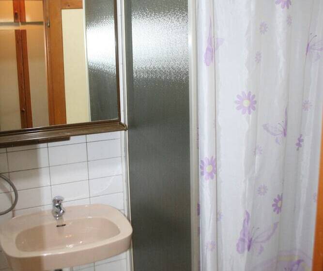 اتاق عادی, Bat Hotel Bistrica