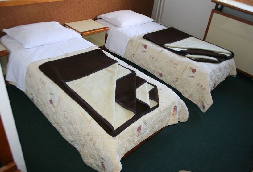 اتاق عادی, Bat Hotel Bistrica